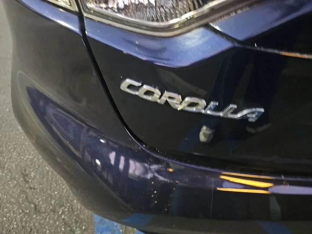 Used 2021 Toyota Corolla LE image 25