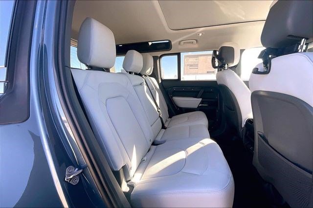 New 2026 Land Rover Defender 110 X-Dynamic SE image 11