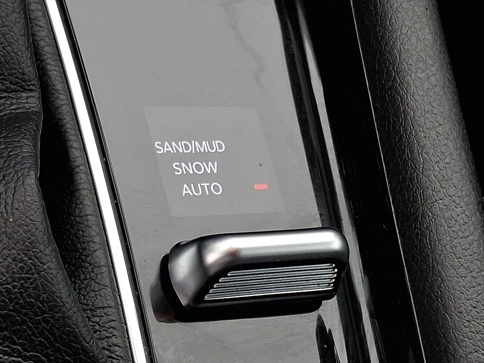 Used 2025 Jeep Compass Limited image 24