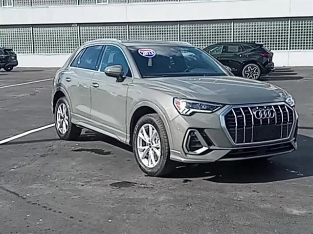 Used 2023 Audi Q3 2.0T Premium image 2