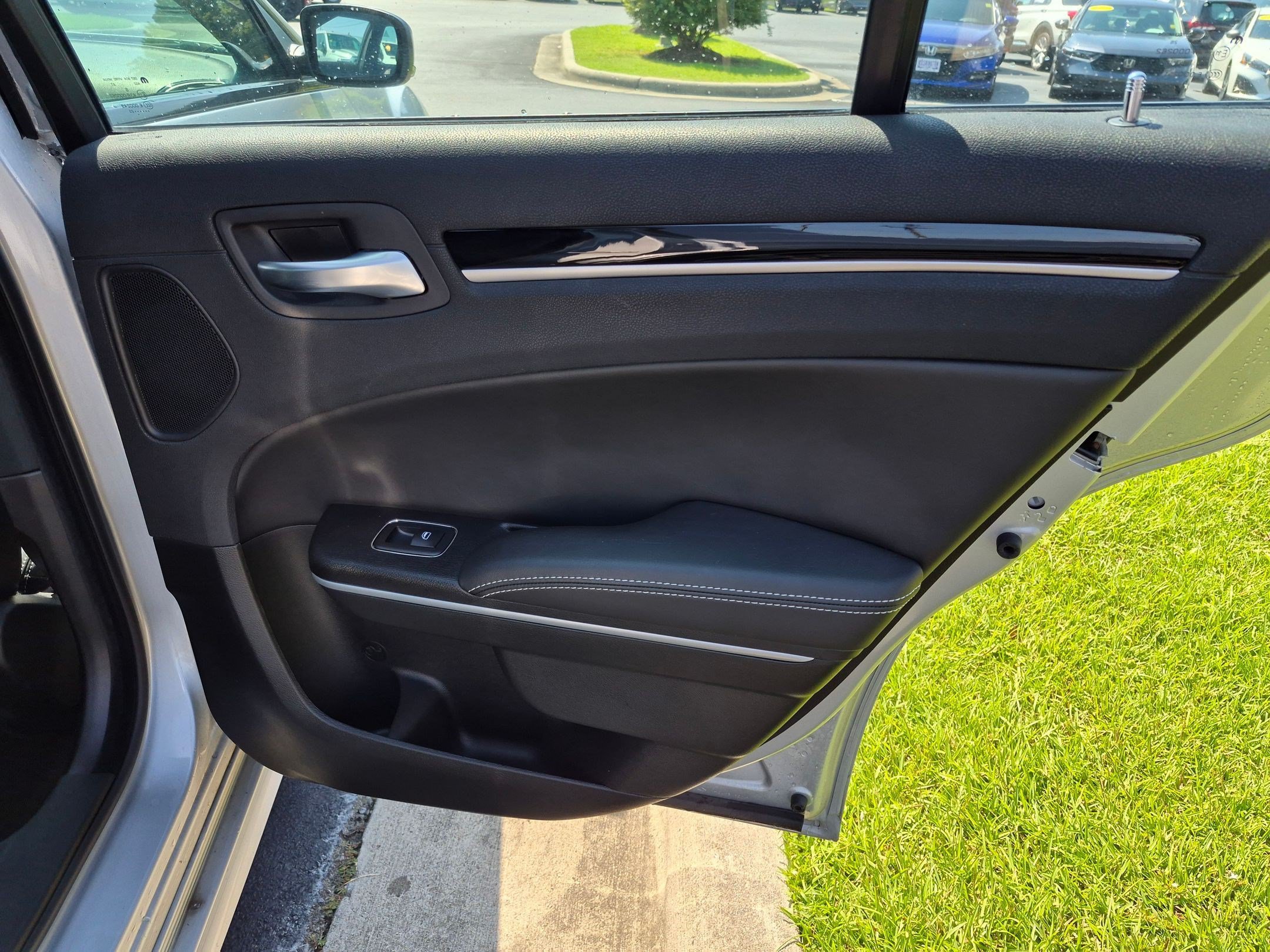 Used 2023 Chrysler 300 S w/ Comfort Group RWD image 21