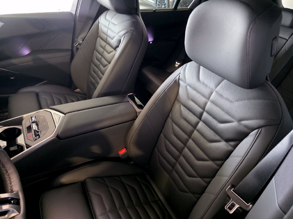 New 2027 BMW X5 xDrive40i w/ Luxury Package AWD/4WD image 9