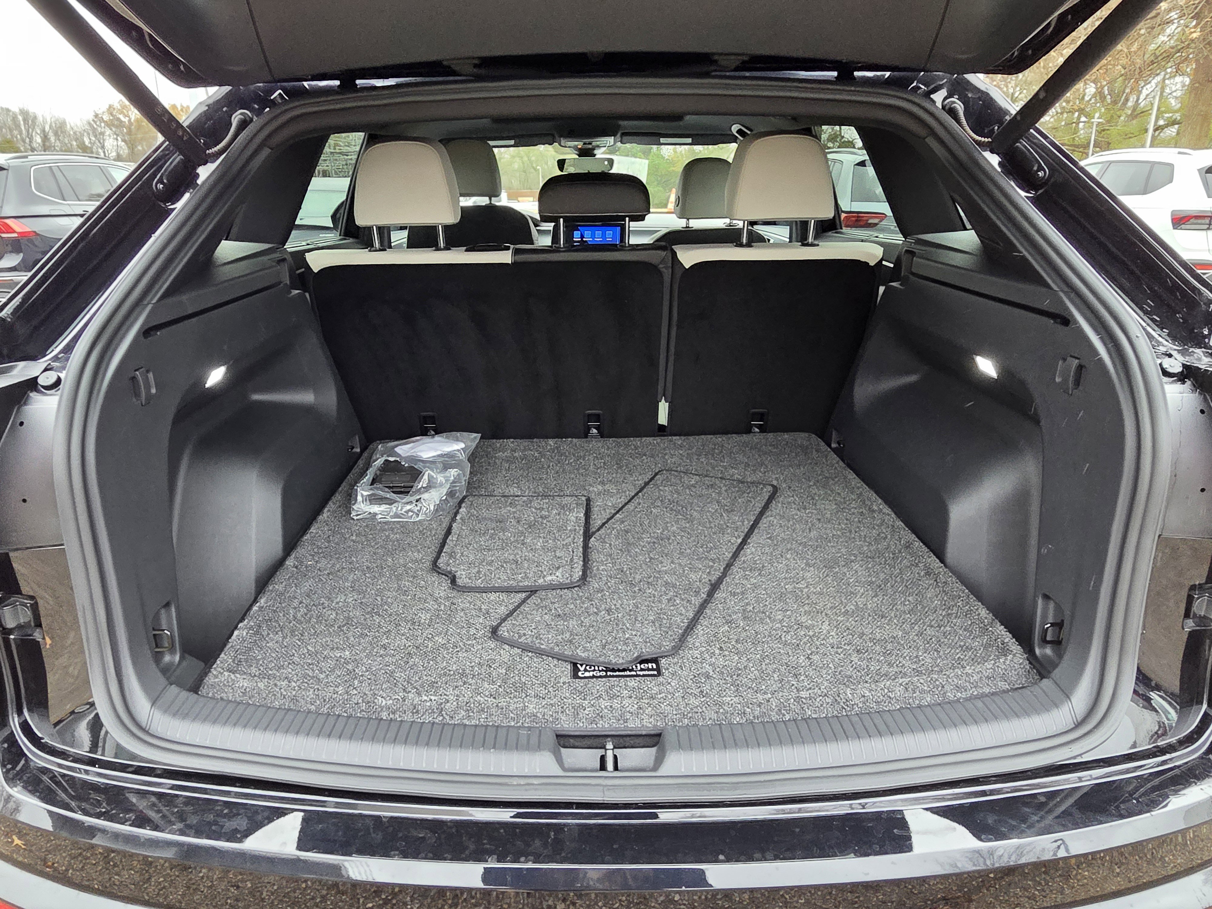 Certified 2024 Volkswagen Atlas Cross Sport SEL Premium R-Line image 8