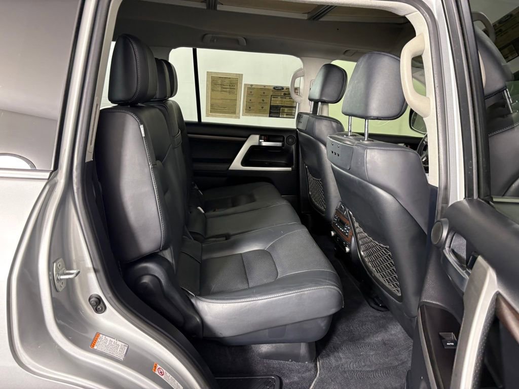Used 2016 Toyota Land Cruiser image 33
