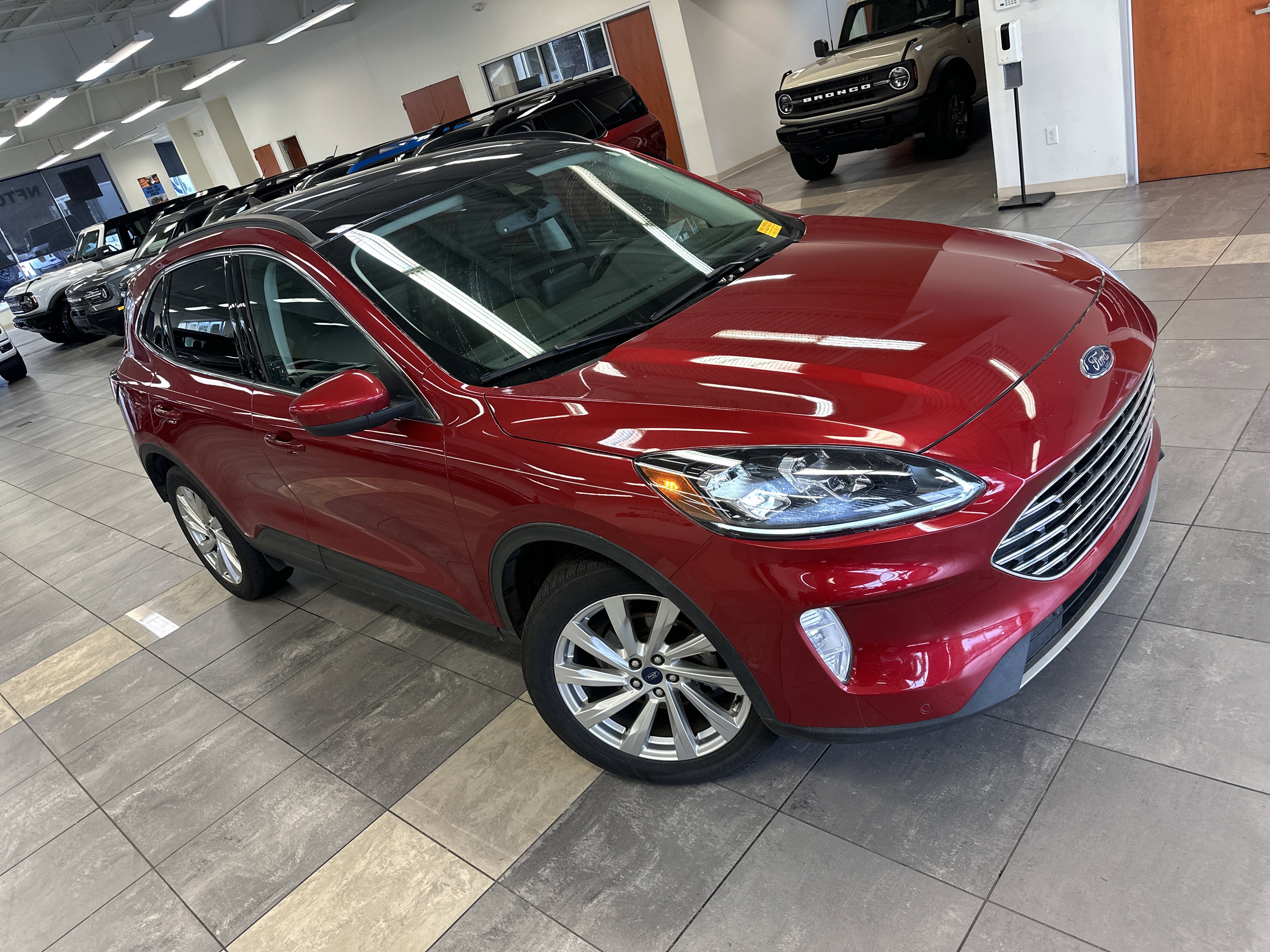 Used 2021 Ford Escape Titanium w/ Titanium Elite Package image 9