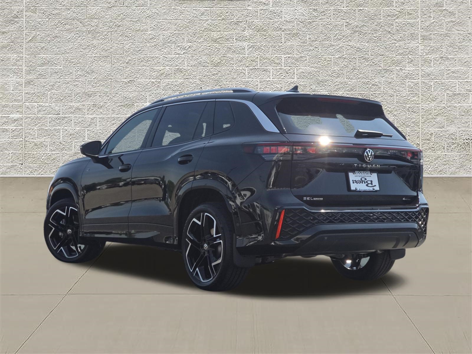 New 2026 Volkswagen Tiguan SEL R-Line AWD/4WD image 5