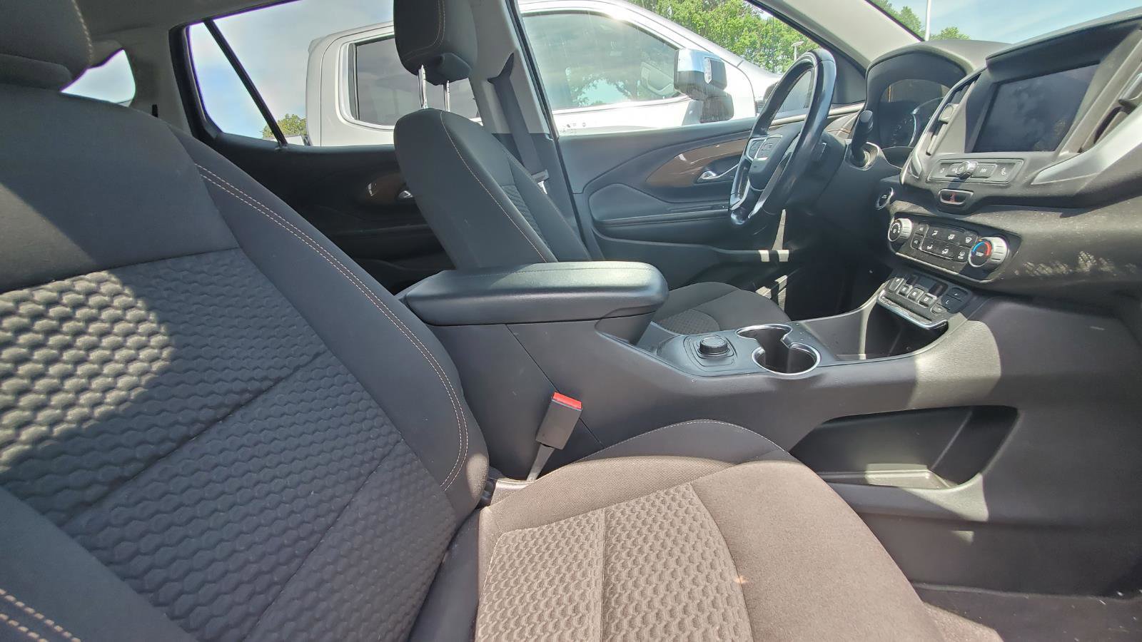 Used 2020 GMC Terrain SLE w/ LPO, Floor Liner Package AWD/4WD image 4