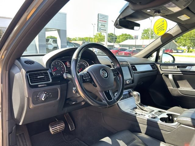 Used 2017 Volkswagen Touareg Wolfsburg Edition AWD/4WD image 30