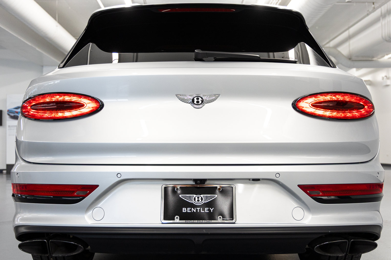 Certified 2023 Bentley Bentayga Plug-In Hybrid AWD/4WD image 19