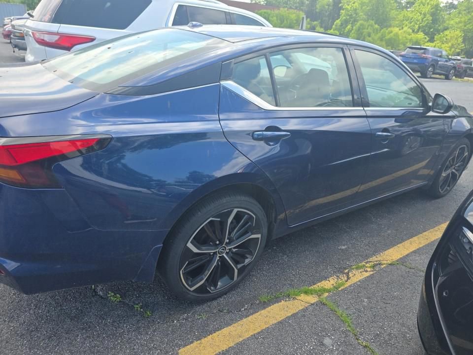 Certified 2023 Nissan Altima 2.5 SR w/ SR Premium Package AWD/4WD image 8