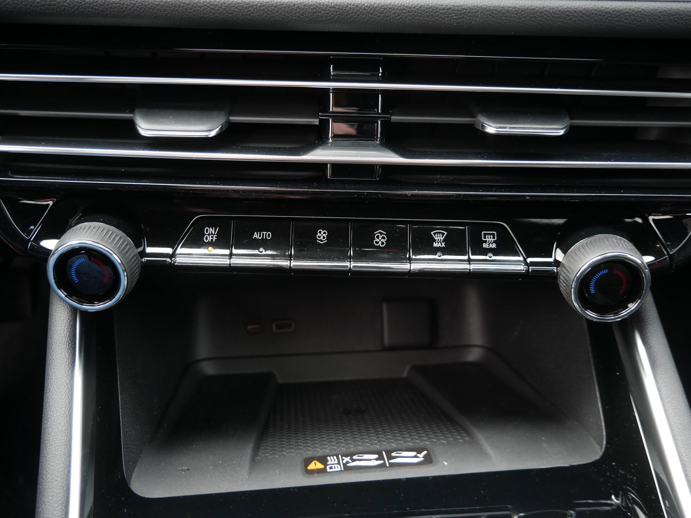 New 2026 Chevrolet Traverse RS AWD/4WD image 8