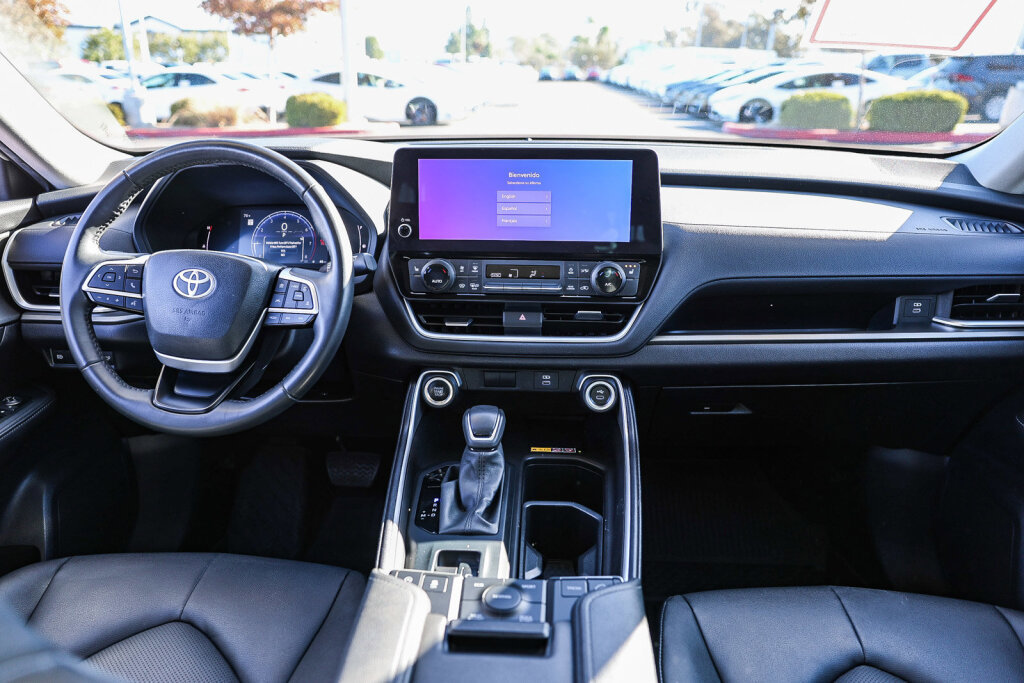 Certified 2024 Toyota Grand Highlander XLE image 2