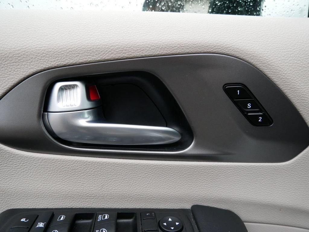 Used 2024 Chrysler Pacifica Limited FWD image 14