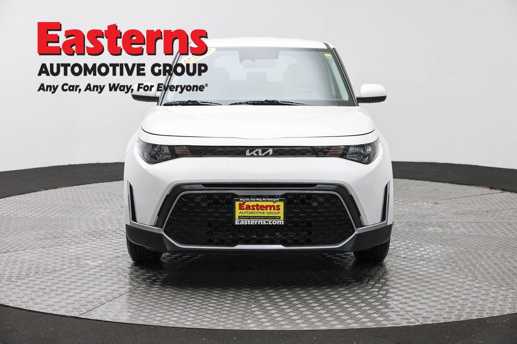 Used 2024 Kia Soul LX w/ Option Group 015 FWD image 2