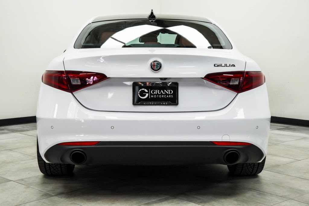 Used 2022 Alfa Romeo Giulia Ti w/ Active Assist Plus Package RWD image 9