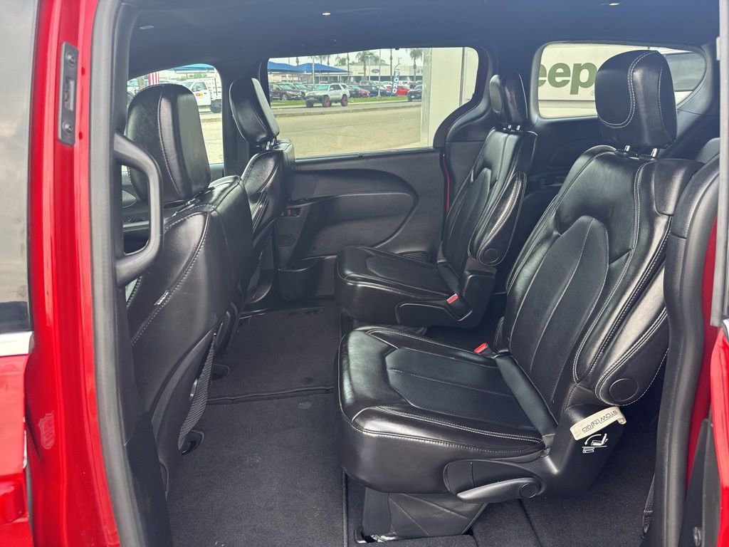 Used 2025 Chrysler Pacifica Select image 16