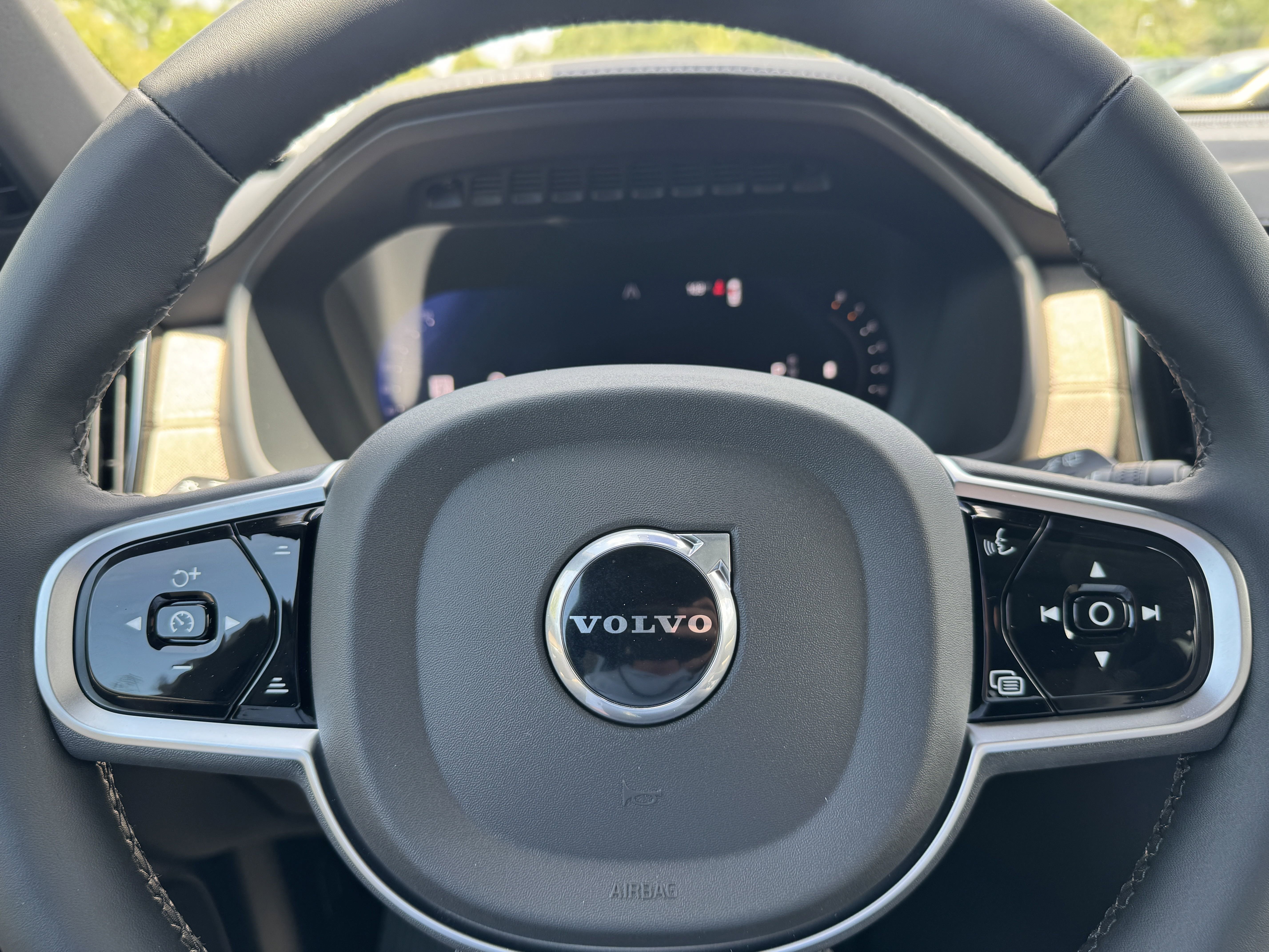 New 2026 Volvo XC90 B6 Plus w/ Protection Package Premier image 31