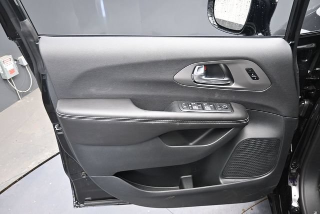 New 2027 Chrysler Pacifica Limited FWD image 15