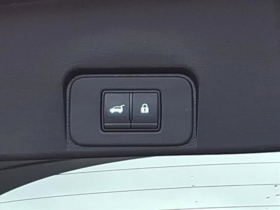 Used 2023 Nissan Rogue SL w/ SL Premium Package image 15