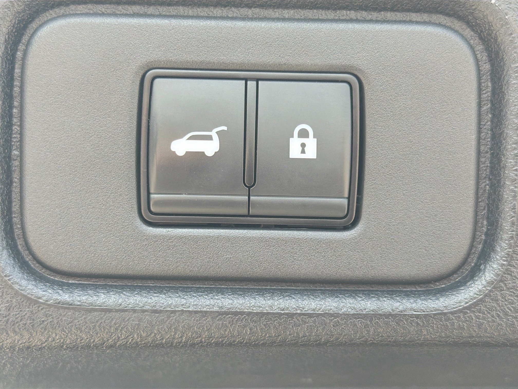 Used 2025 Nissan Pathfinder SV AWD/4WD image 30