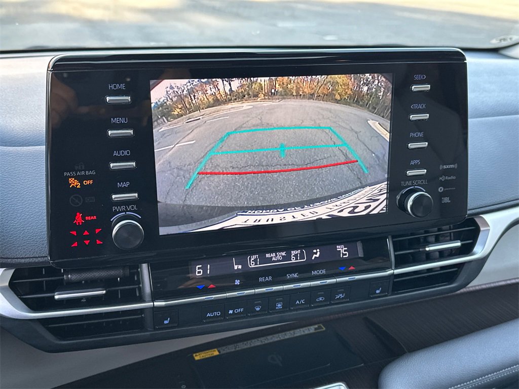 Used 2022 Toyota Sienna XLE image 29