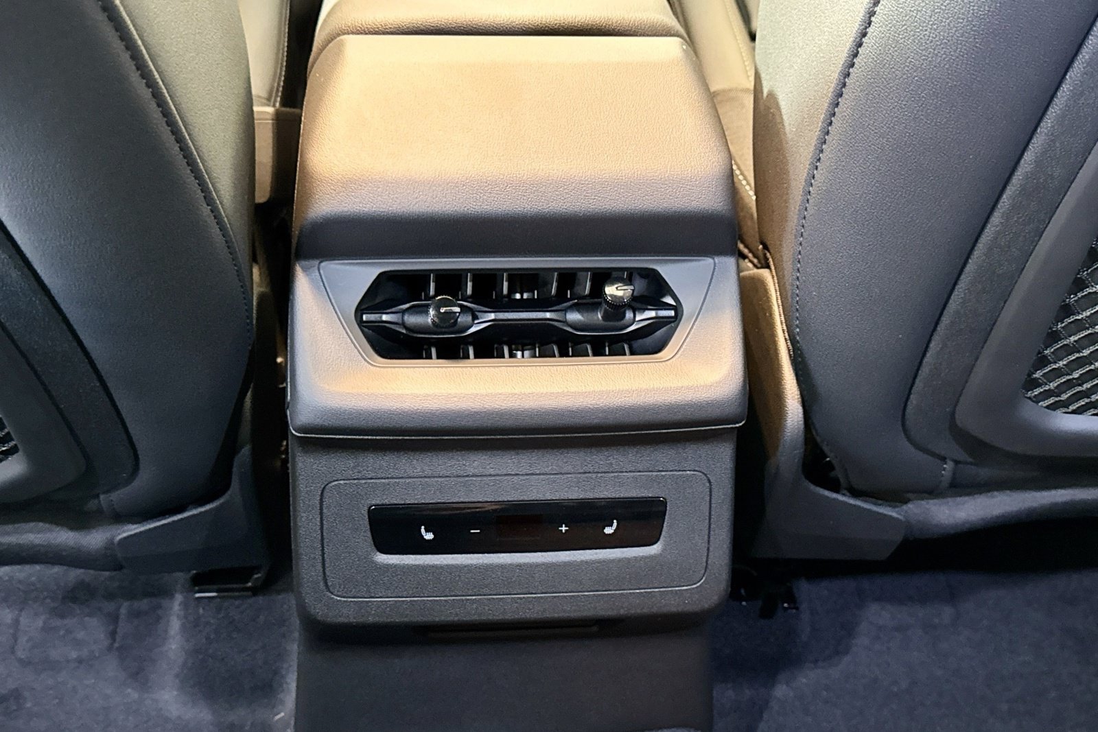 New 2027 Audi SQ6 e-tron Premium Plus AWD/4WD image 22
