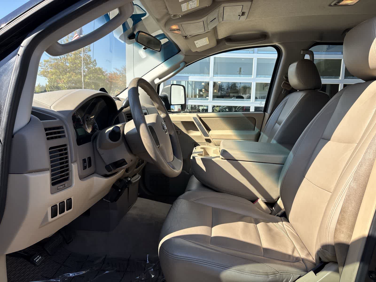 Used 2009 Nissan Titan SE AWD/4WD image 9