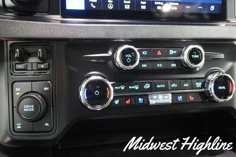 Used 2025 Ford F350 Platinum w/ FX4 Off-Road Package AWD/4WD image 35