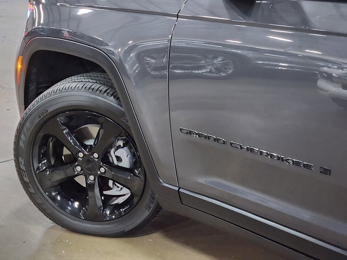 Used 2024 Jeep Grand Cherokee Altitude AWD/4WD image 23