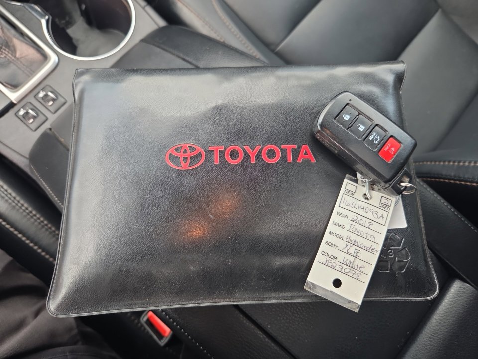 Used 2018 Toyota Highlander XLE FWD image 37