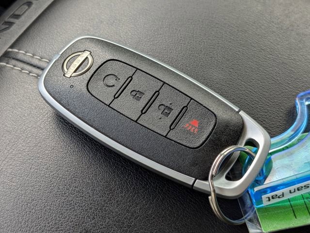 Used 2024 Nissan Pathfinder SV image 37