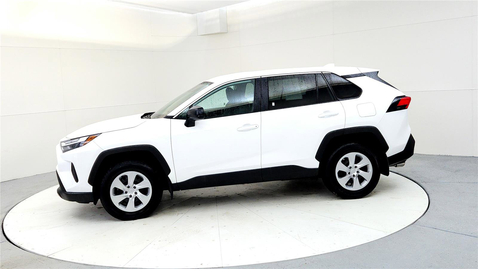 Used 2023 Toyota RAV4 LE image 3