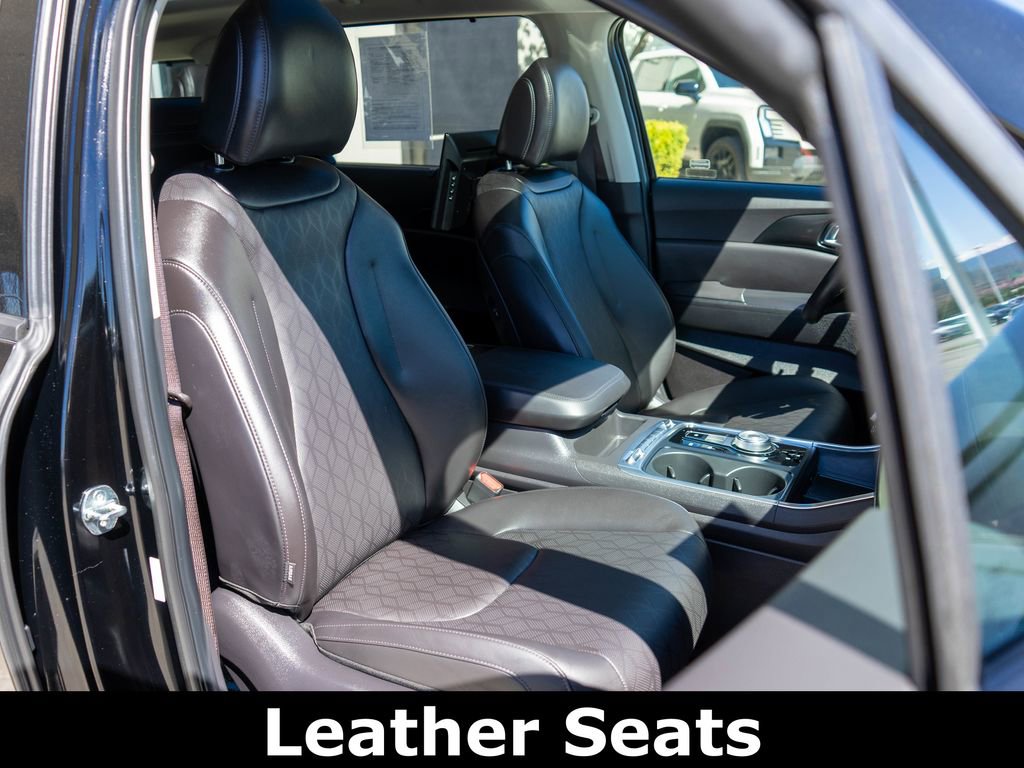 Certified 2025 Kia Carnival SX FWD image 9