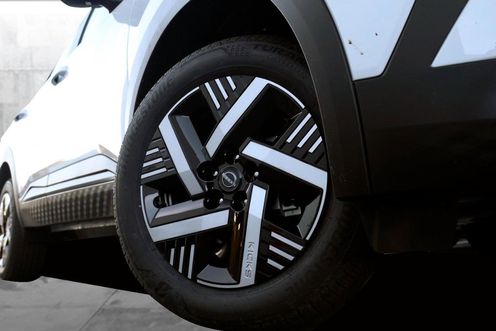 New 2026 Nissan Kicks SV image 3