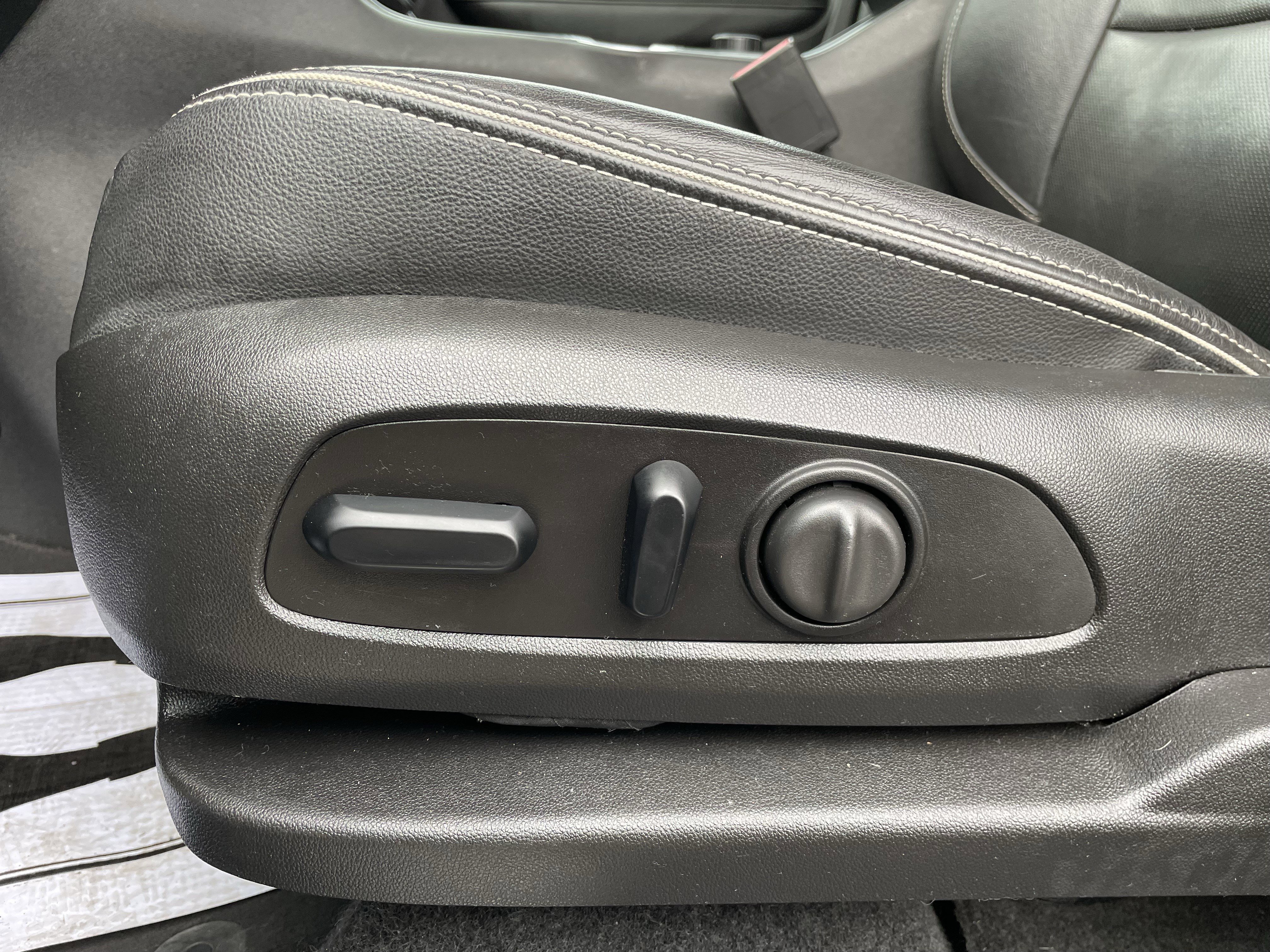 Used 2018 GMC Terrain Denali w/ Advanced Safety Package image 16