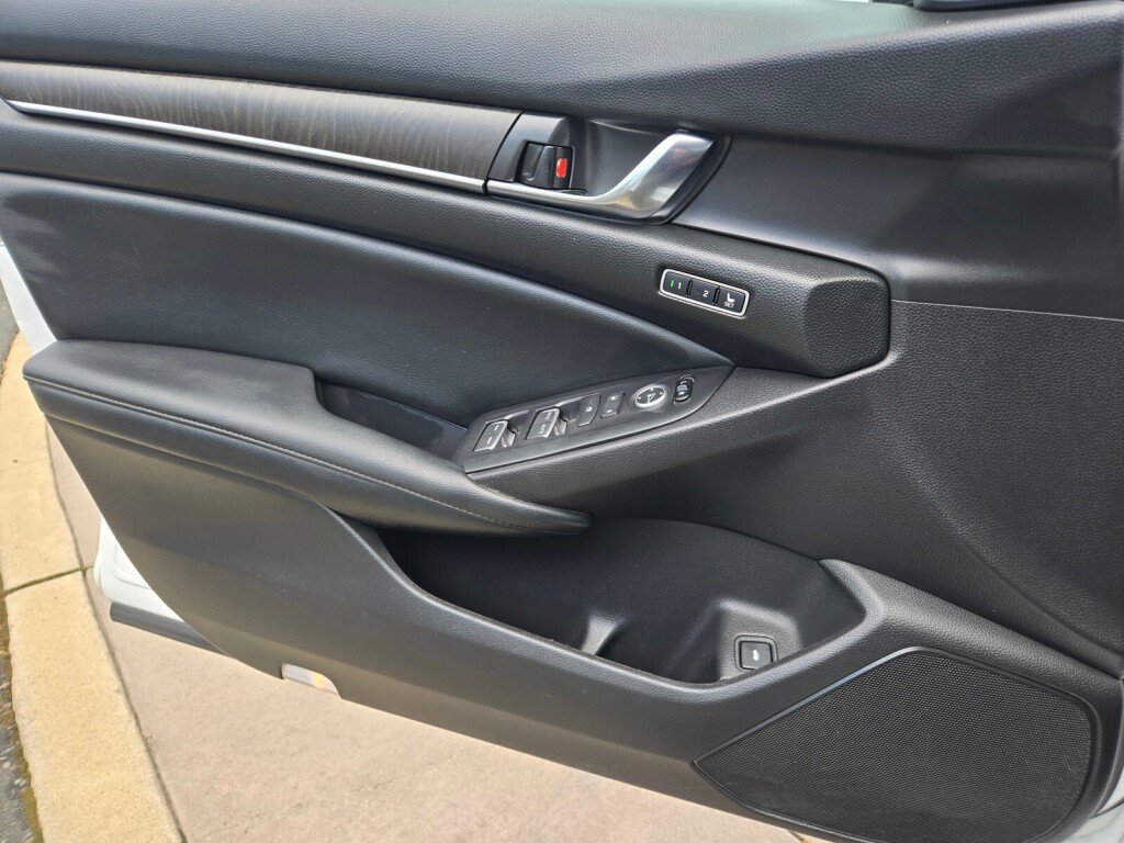 Certified 2022 Honda Accord Touring image 22