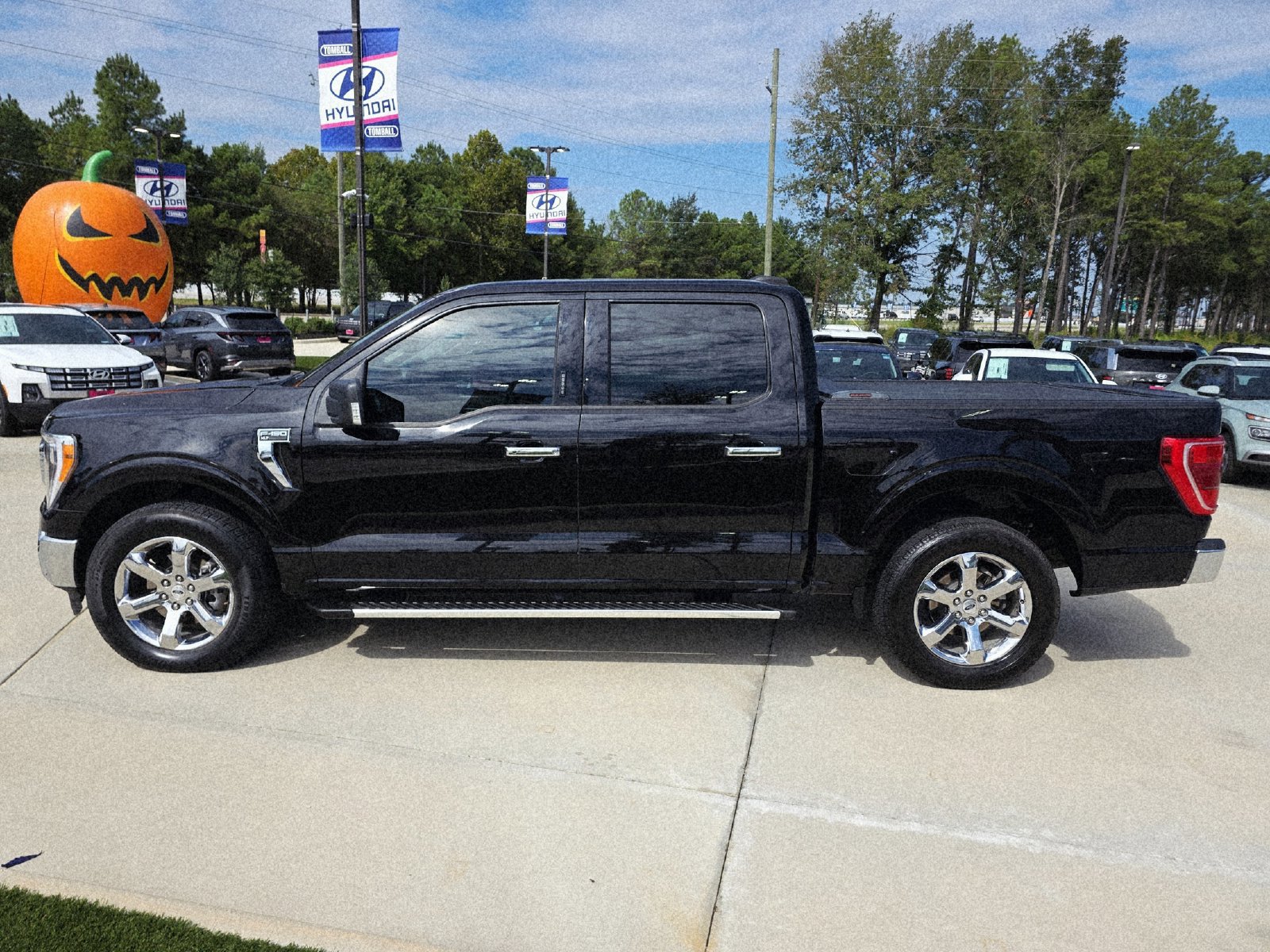 Used 2023 Ford F150 XLT w/ Equipment Group 302A High RWD image 8