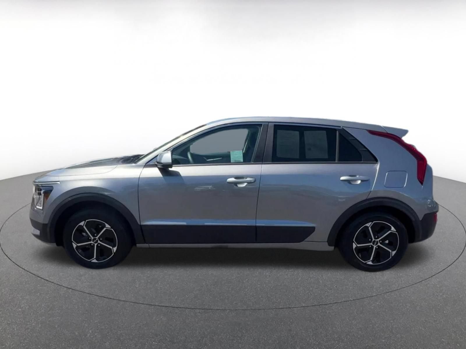 Used 2026 Kia Niro LX FWD image 9