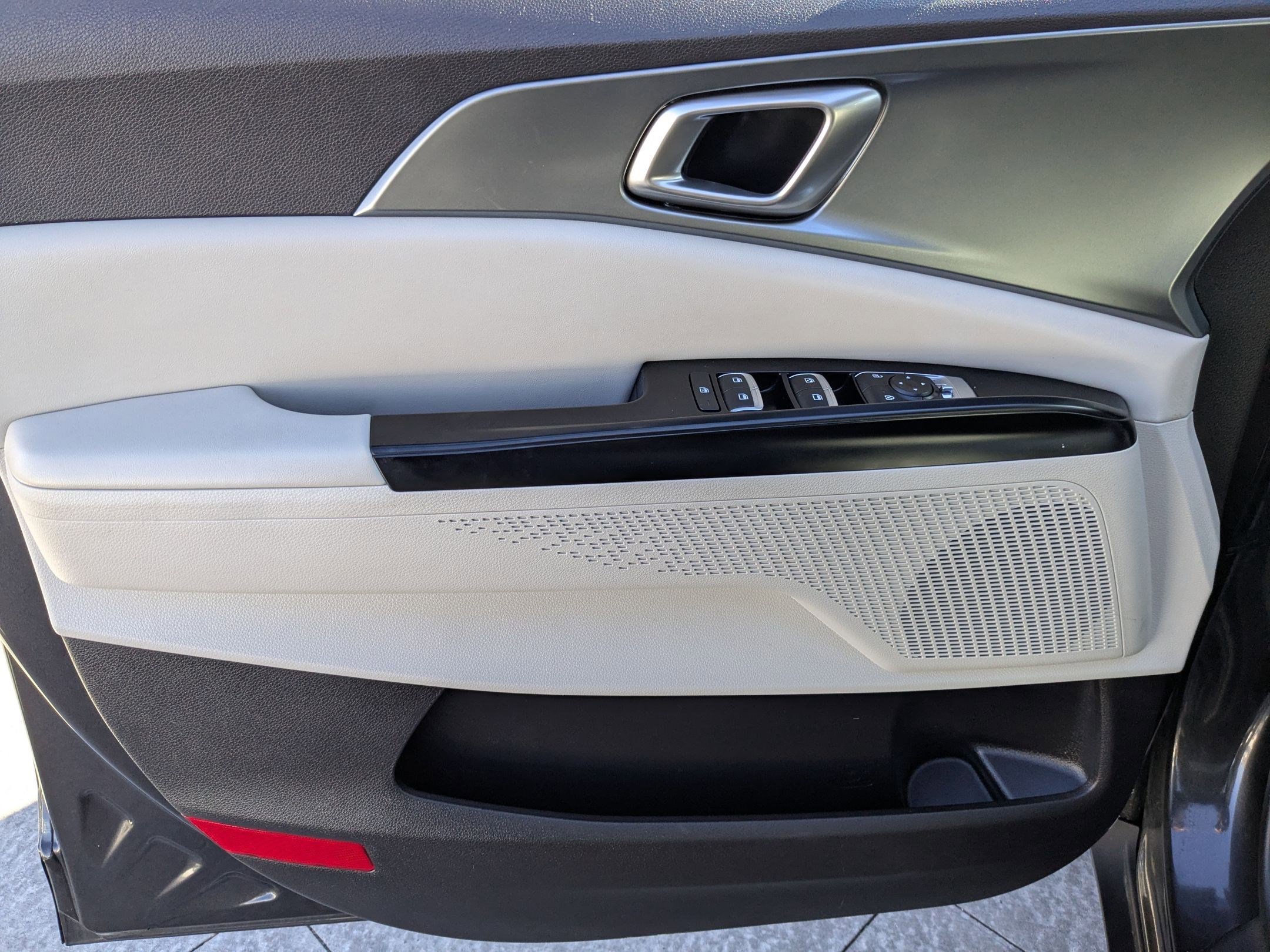 Used 2024 Kia Carnival LX image 14