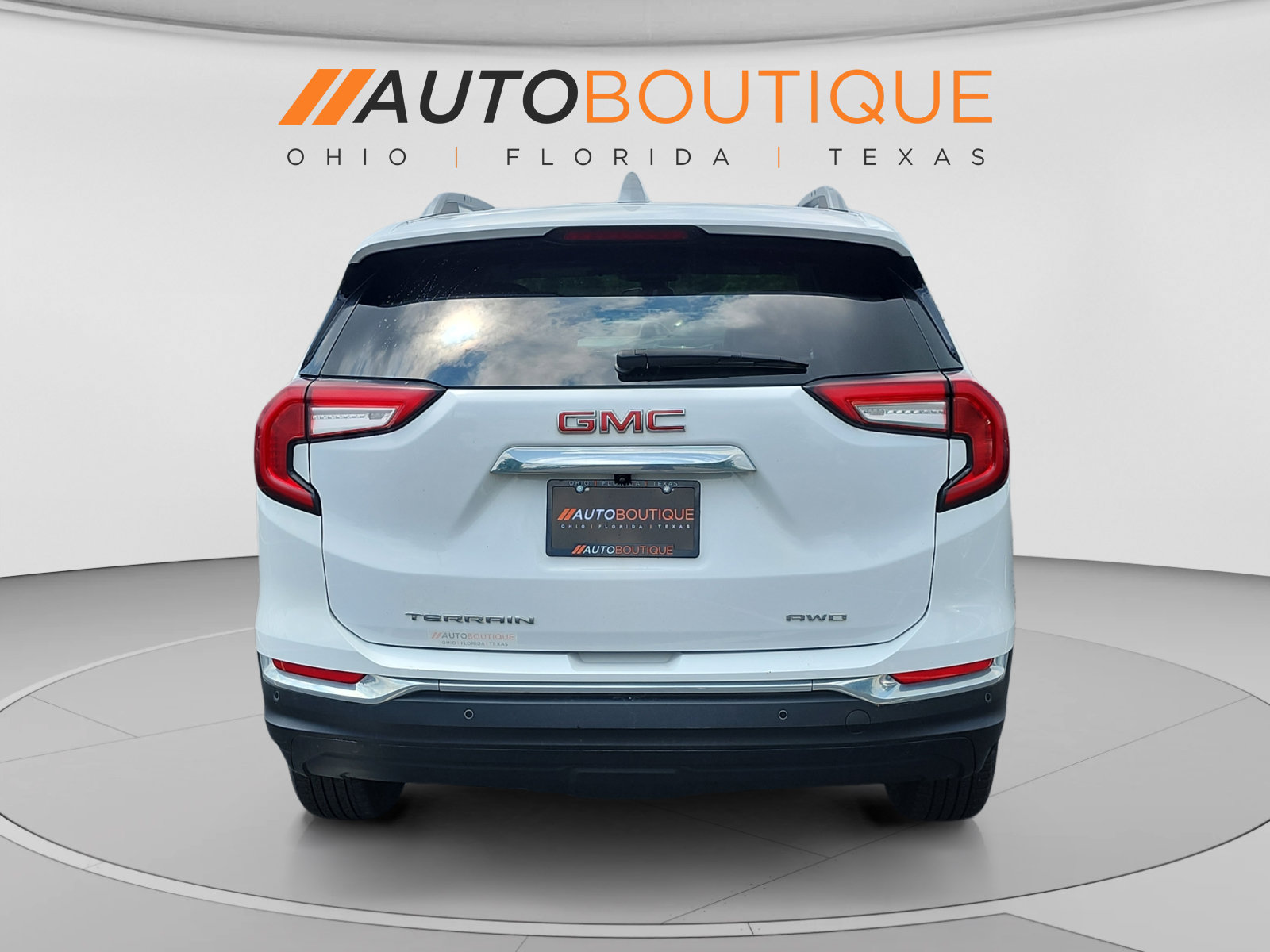 Used 2023 GMC Terrain SLT w/ Infotainment Package II AWD/4WD image 4