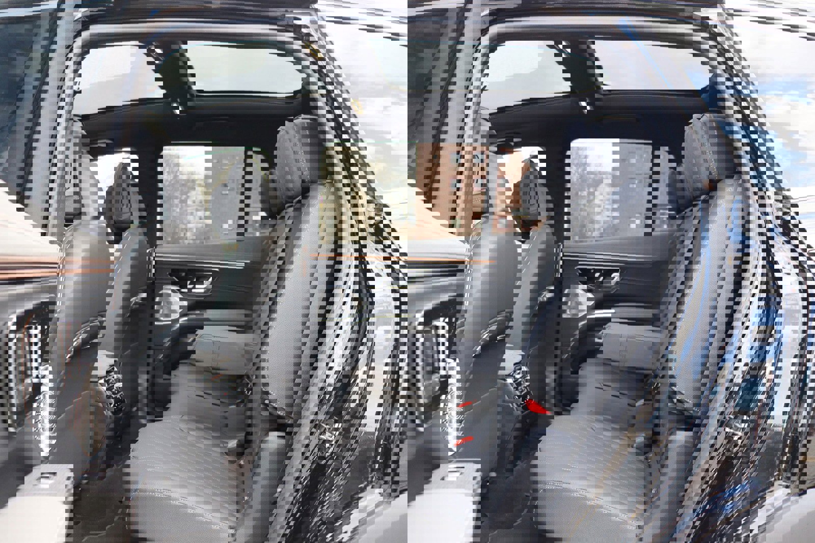 Used 2025 Mercedes-Benz EQS 450+ 4MATIC SUV w/ Winter Package image 15