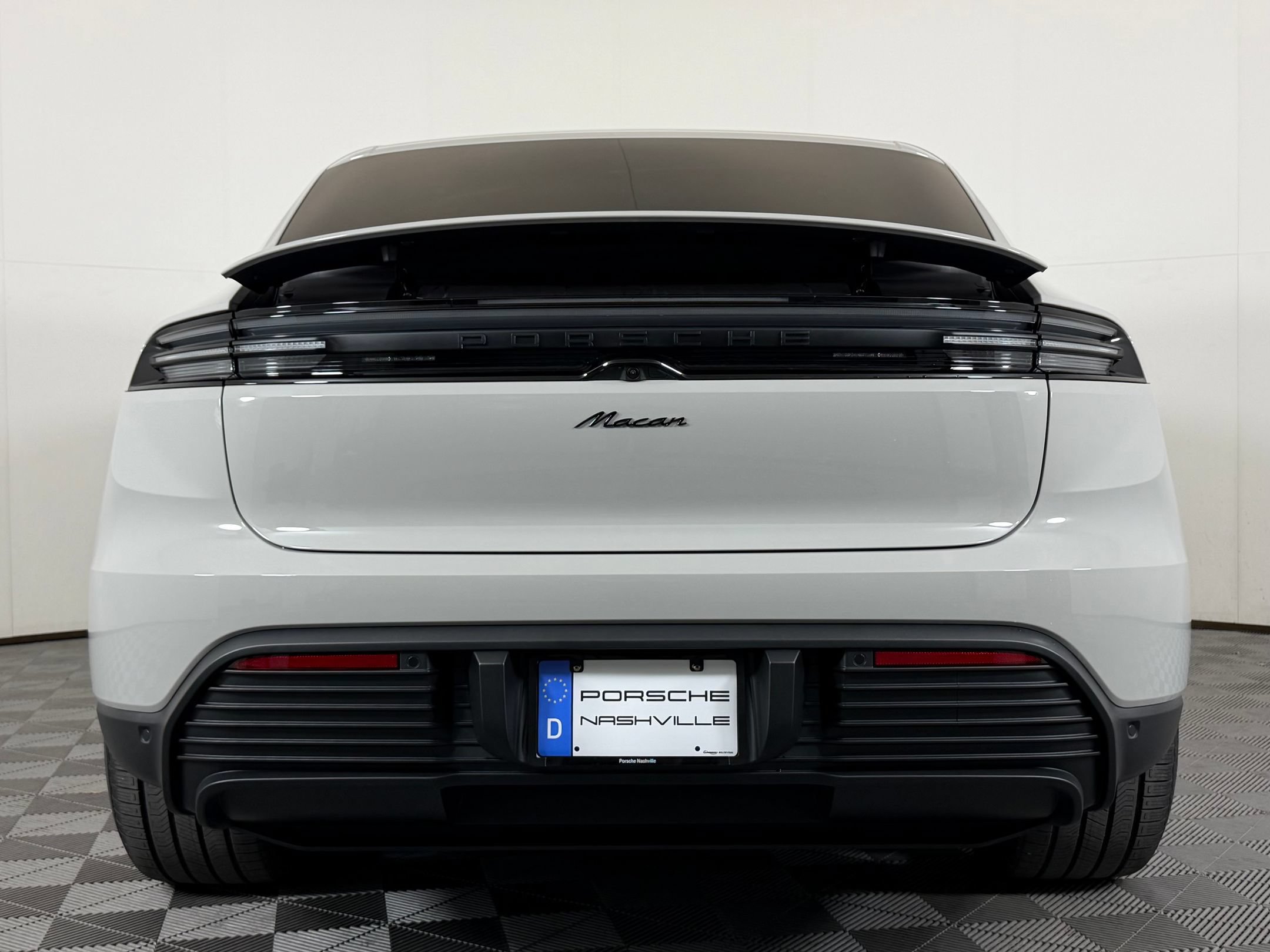 Used 2026 Porsche Macan Electric RWD image 34