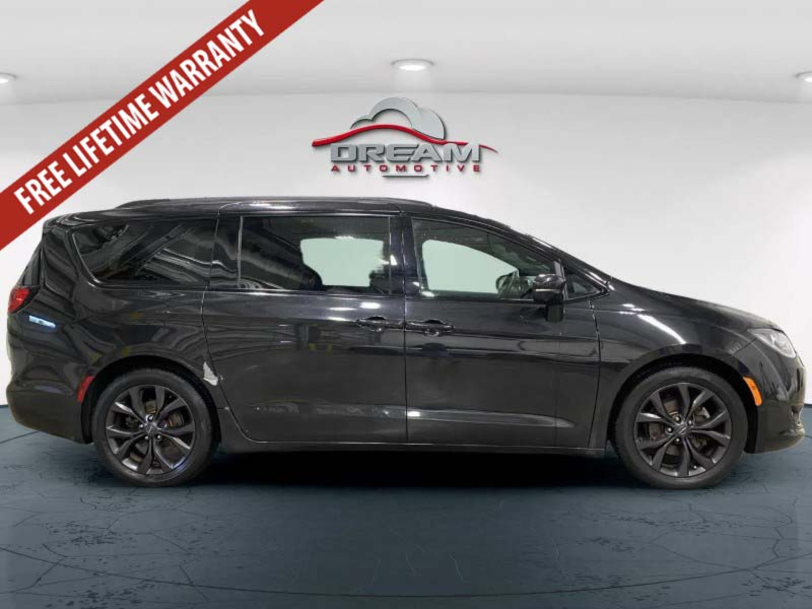 Used 2020 Chrysler Pacifica Limited w/ Advanced Safetytec Group FWD image 26