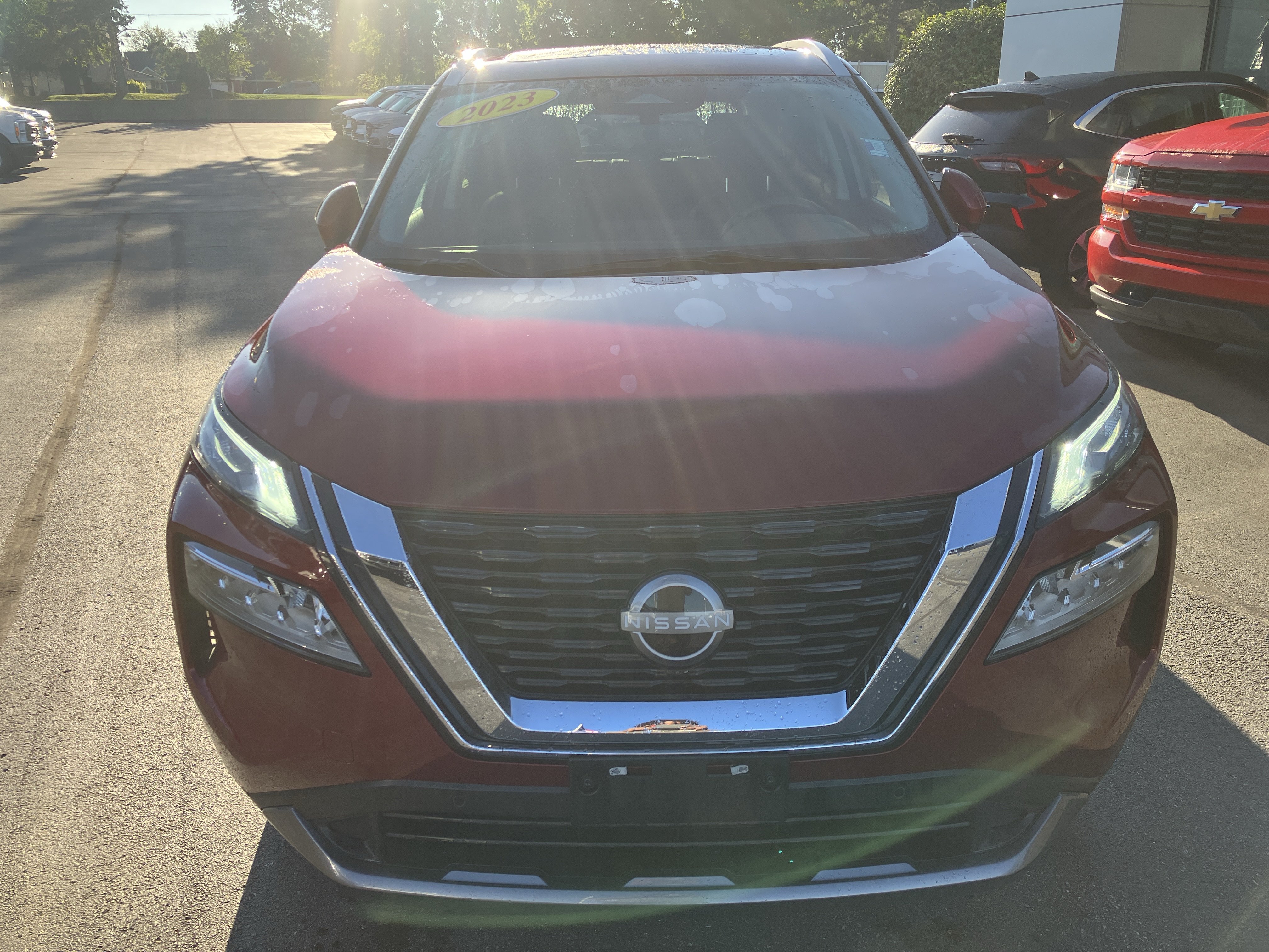 Used 2023 Nissan Rogue SL AWD/4WD image 2