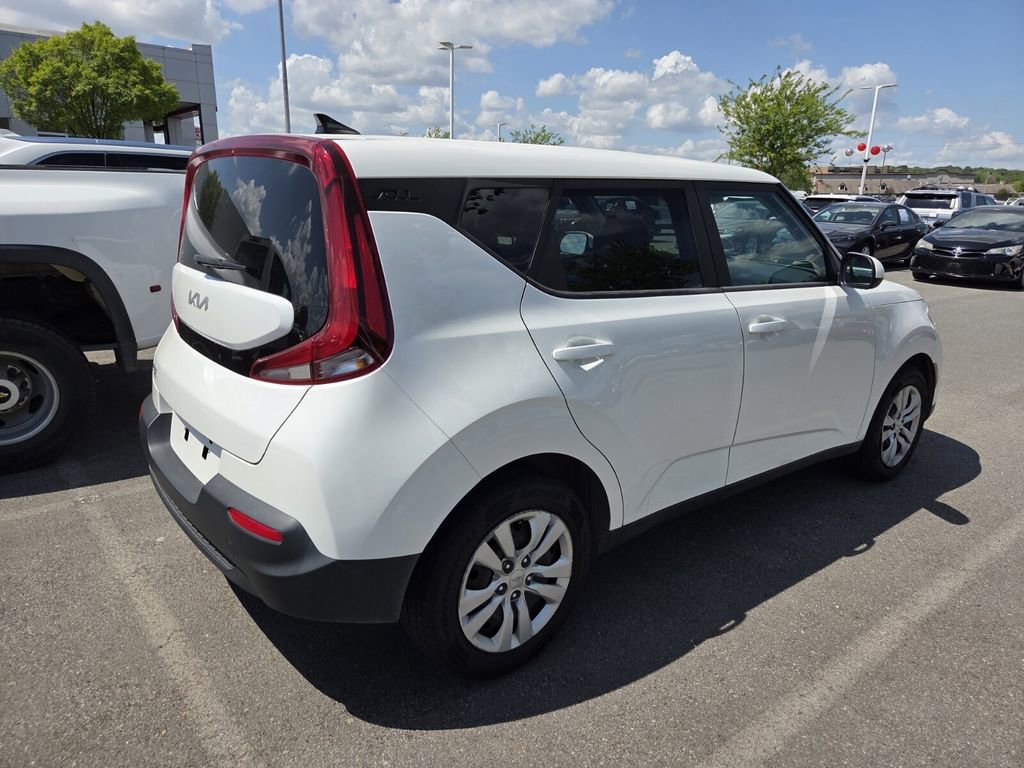 Used 2022 Kia Soul LX image 5
