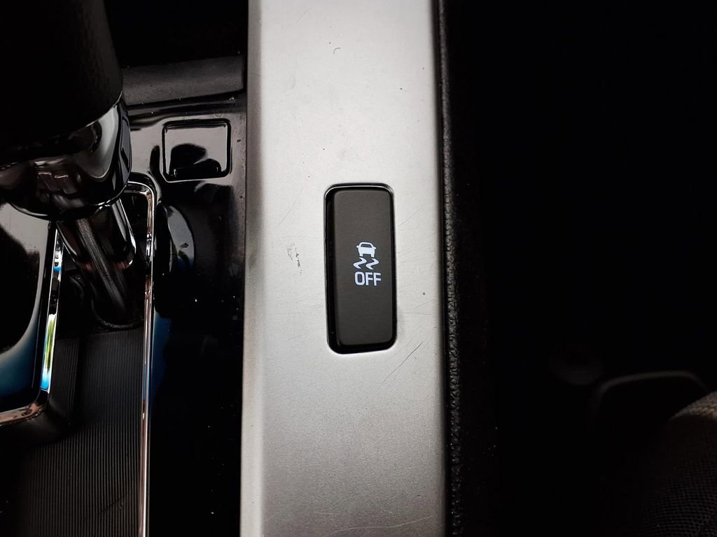 Used 2014 Chevrolet Cruze LS FWD image 21