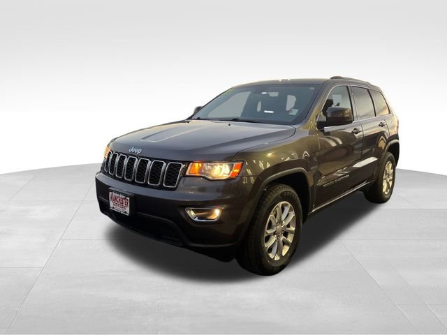 Used 2021 Jeep Grand Cherokee Laredo image 3