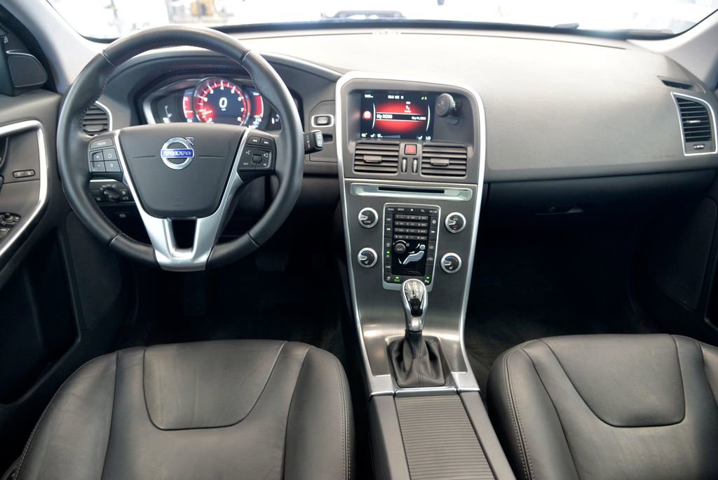 Used 2016 Volvo XC60 T5 Premier w/ Proximity Package AWD/4WD image 17