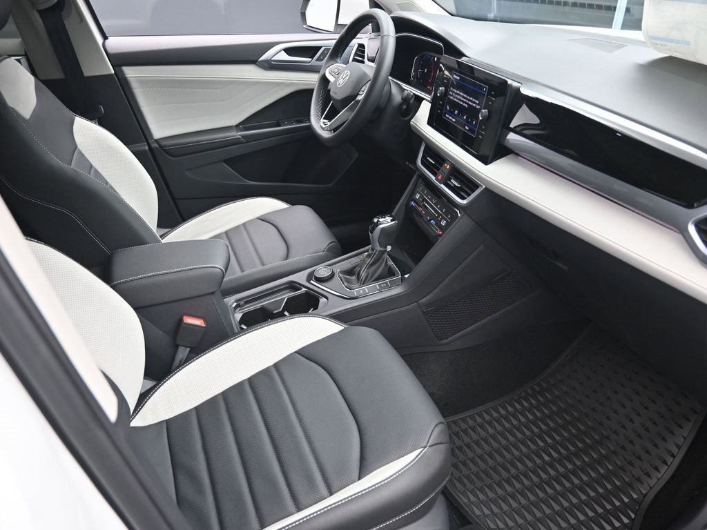 Used 2025 Volkswagen Taos SEL image 28