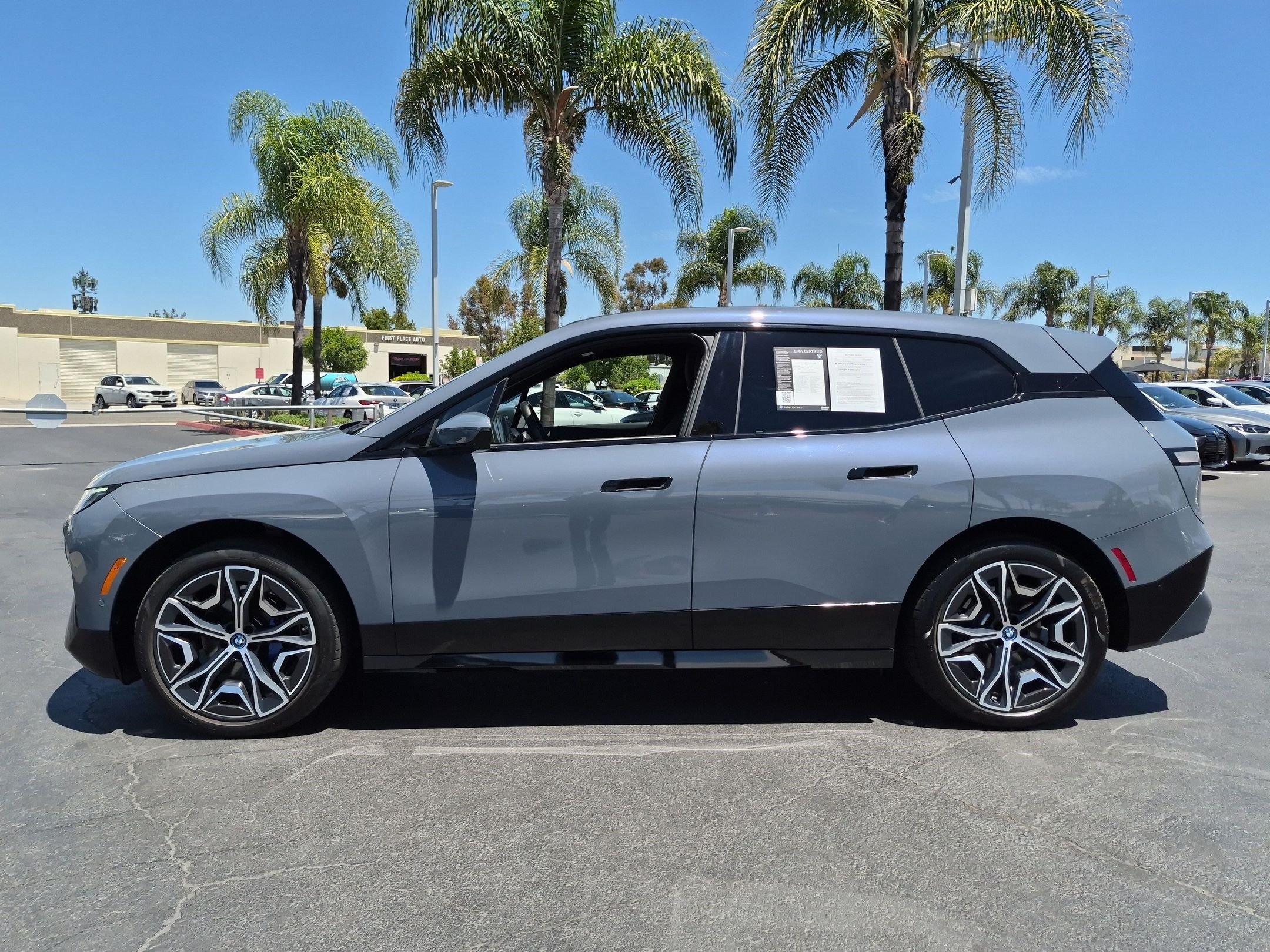 Used 2024 BMW iX xDrive50 w/ Sport Package AWD/4WD image 7